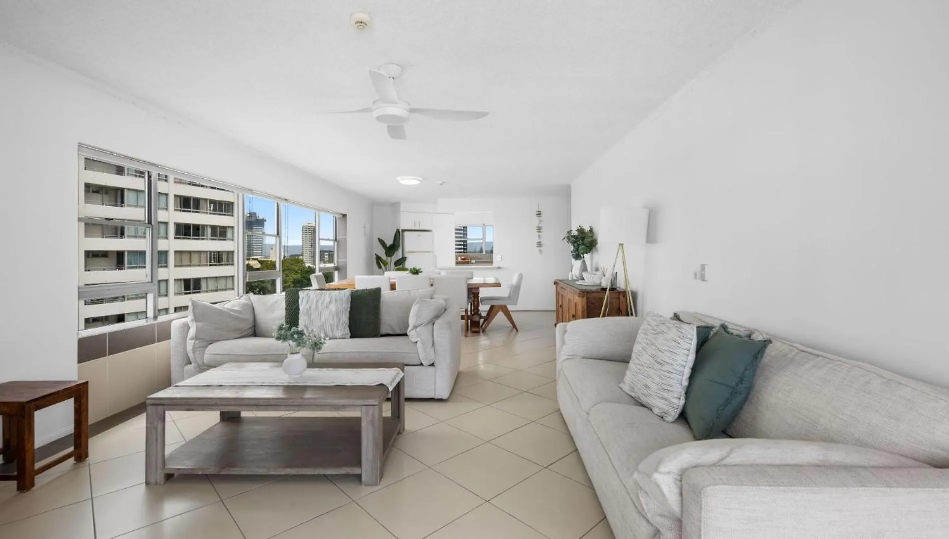 Absolute Beachfront Apartment In Paradise Gold Coast
