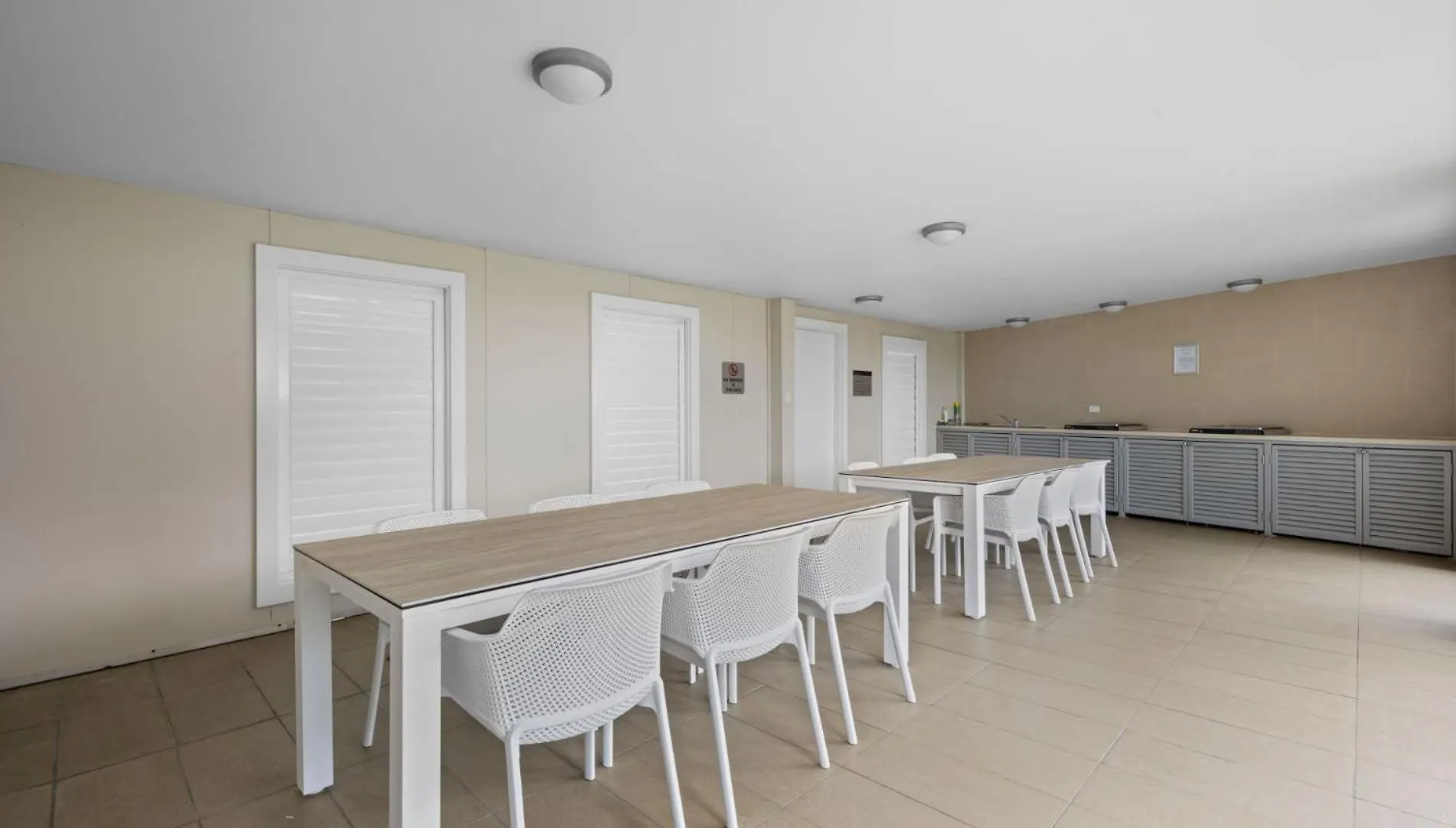 Absolute Beachfront Apartment In Paradise Gold Coast