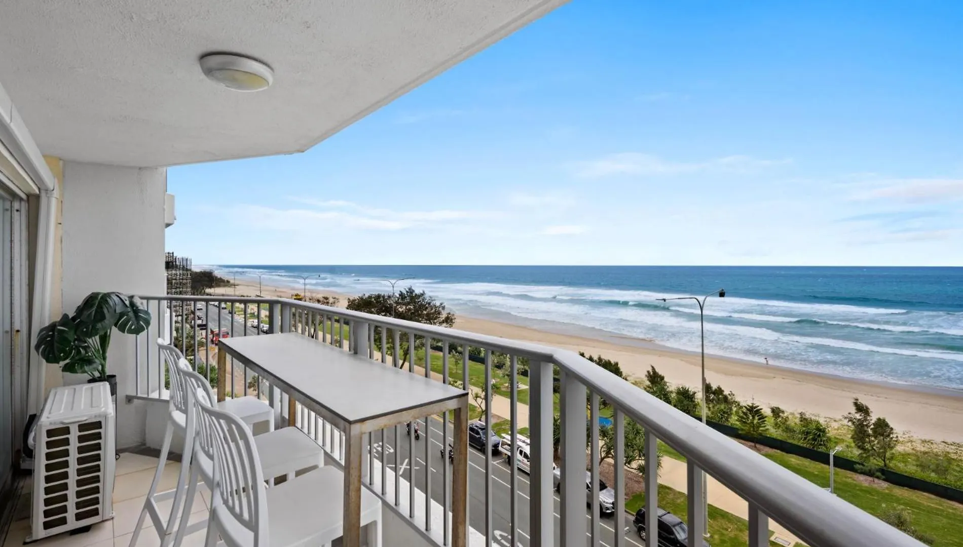 Absolute Beachfront Apartment In Paradise Gold Coast 0*,  Austrália