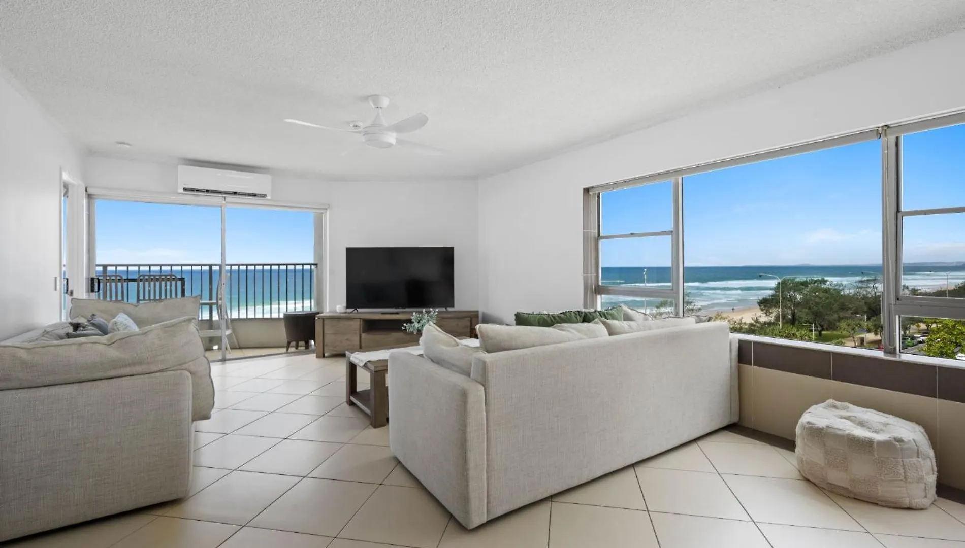Absolute Beachfront Apartment In Paradise Gold Coast