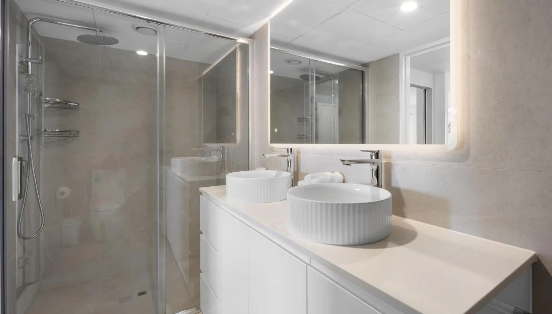 Absolute Beachfront Apartment In Paradise Gold Coast 0*,  Austrália