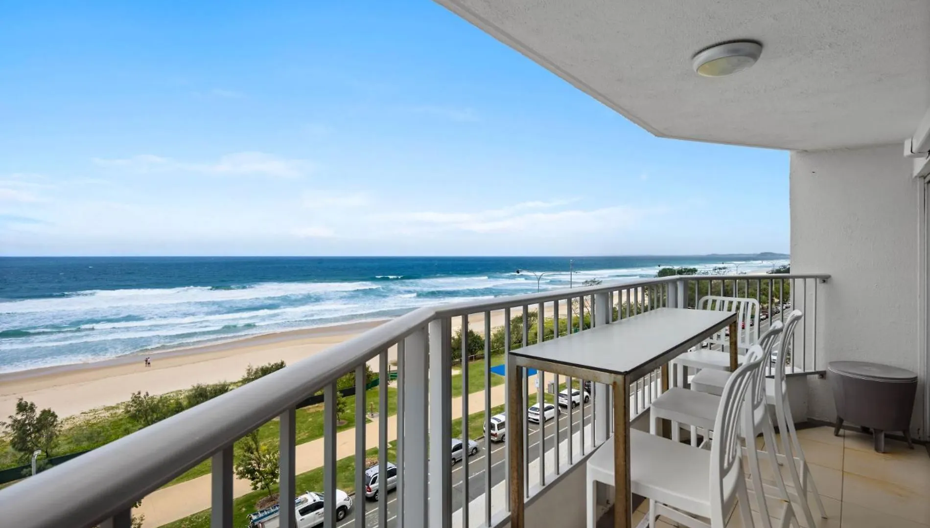 Absolute Beachfront Apartment In Paradise Gold Coast